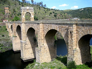 puente-alcantara-caceres-proyectos-iluminacion-fundacion-iberdrola-espana